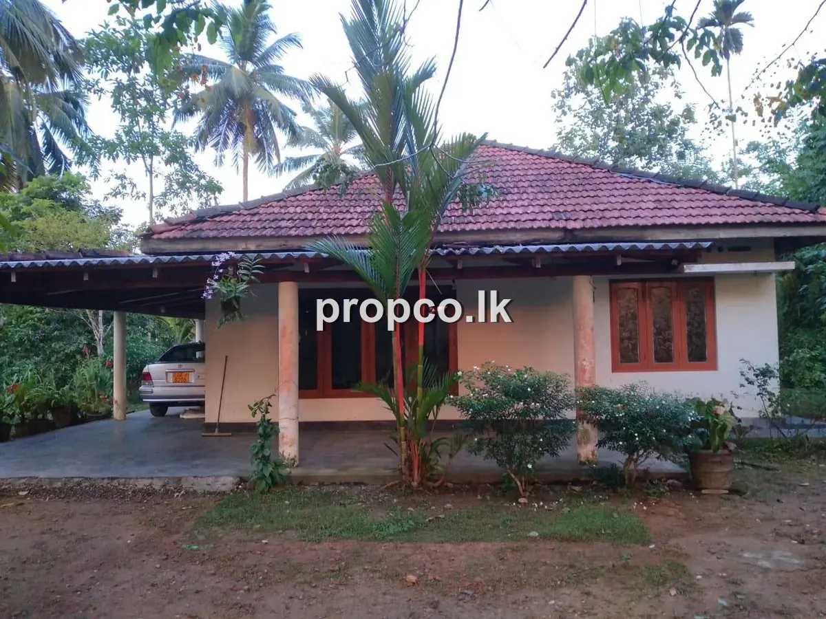 62 Perches House for Sale in Maramba