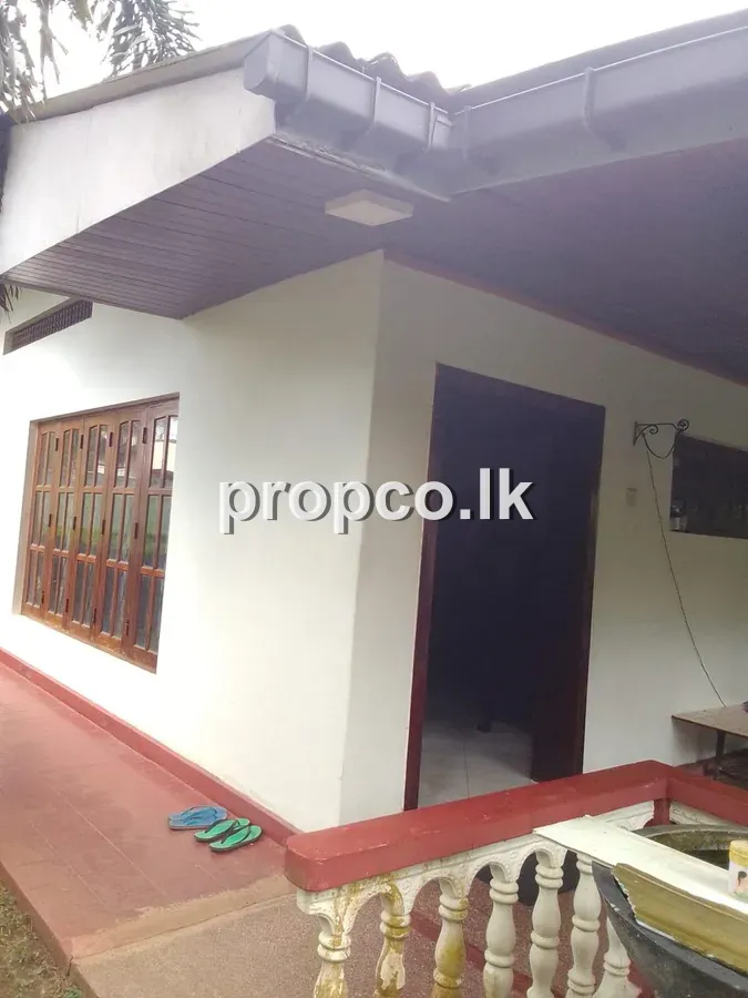 පර්චස් 60 ක අම්බලන්තොට ප්රදේශයෙන් විකිණීමට නිවස හා ඉඩම