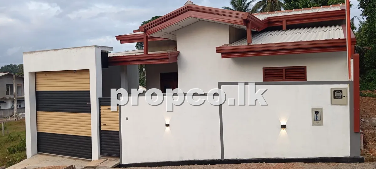 පර්චස් 6.5 ක හෝමාගම ප්රදේශයෙන් විකිණීමට නිවාස