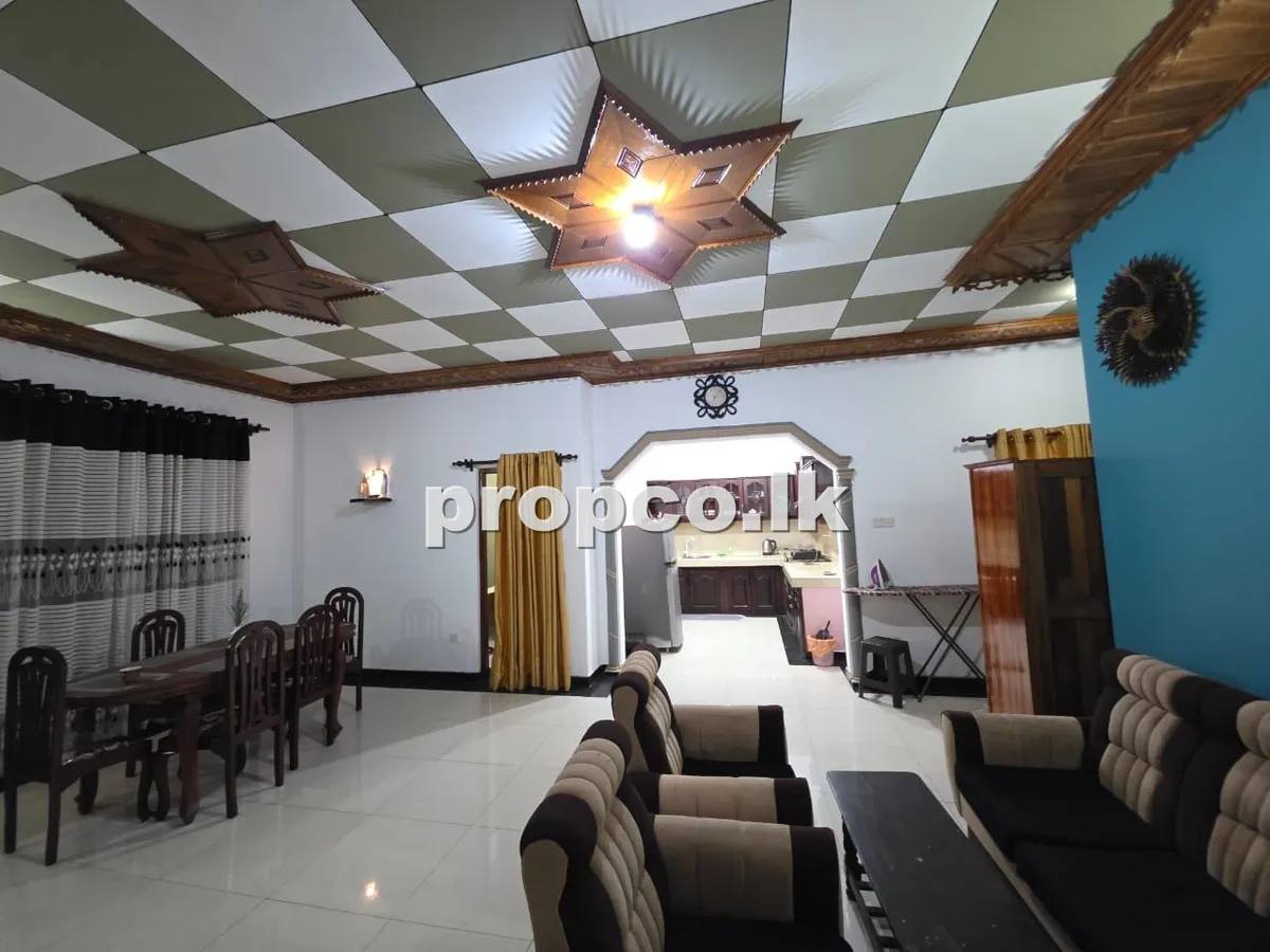 පර්චස් 10 ක කොච්චිකඩේ ප්රදේශයෙන් කුලියට දීමට නිවාස