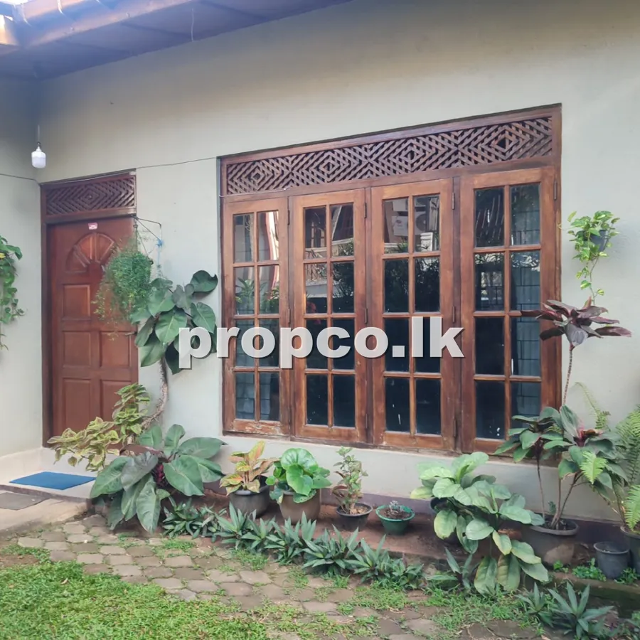 9.7 Perches Houses for Sale in Sri Jayewardenepura